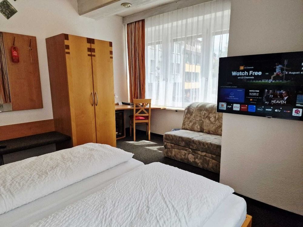City Hotel Comfort Double or Twin Room, Private Bathroom 6