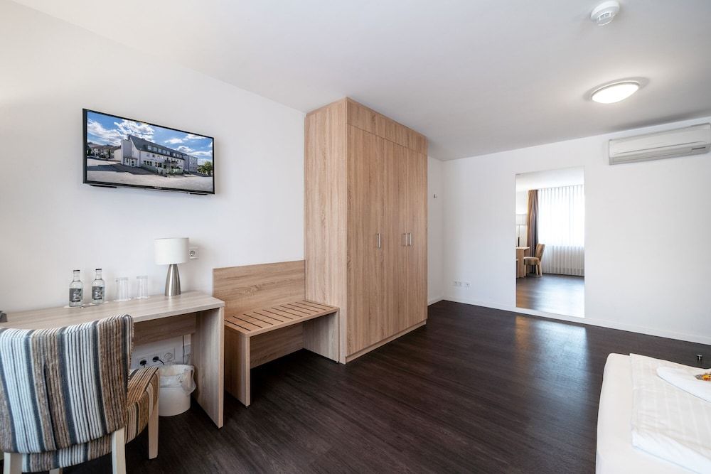 Bella Fino Hotel & Suites Standard Double Room 3