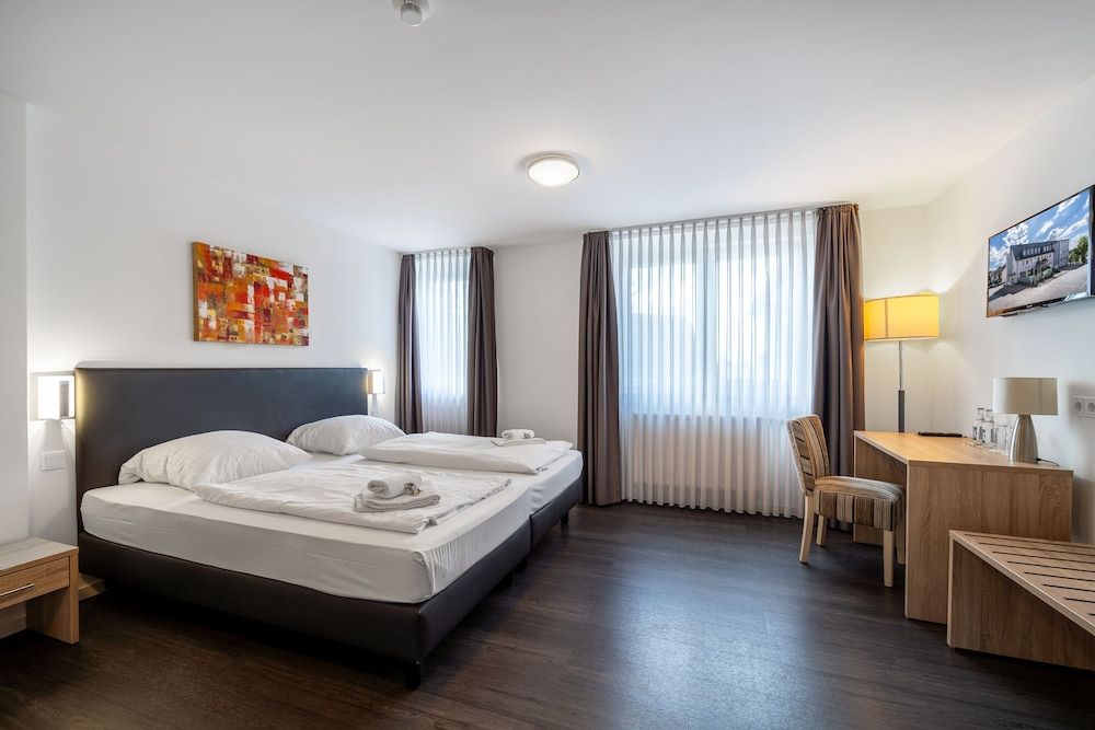 Bella Fino Hotel & Suites Standard Double Room 8