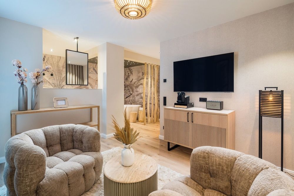 Das Oswald's Boutique Hotel Deluxe Suite, 1 King Bed, Non Smoking 4