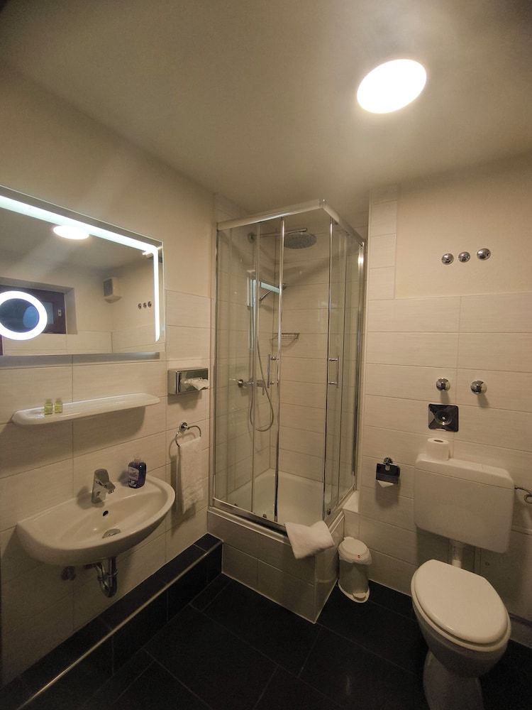 Hotel an der Hörn Standard Quadruple Room, Balcony, Harbor View 8