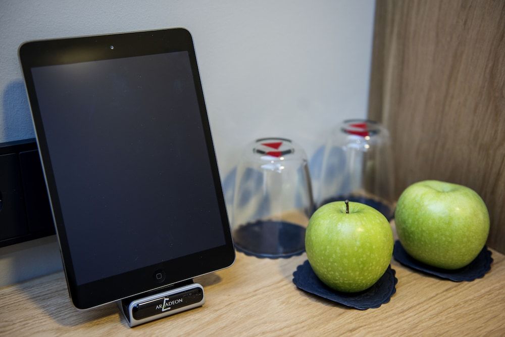 Arcadeon Business Room 8