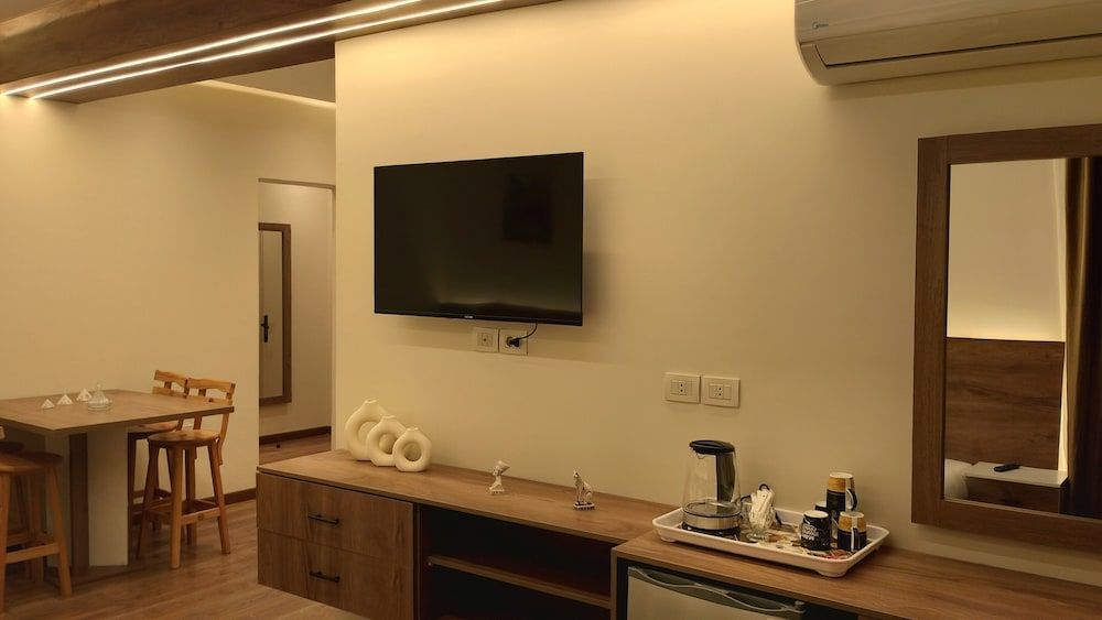 Deluxe Quadruple Room, Desert View