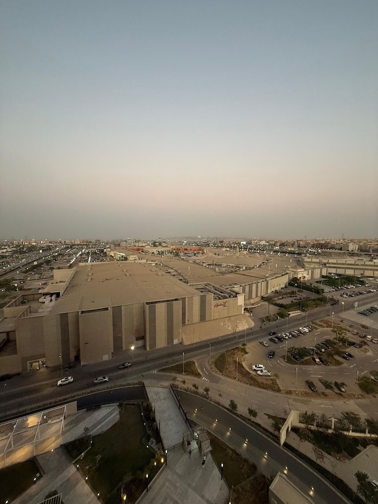 Alsawah Wide 3BR APT in aeon towers Family Apartment, Courtyard View 5