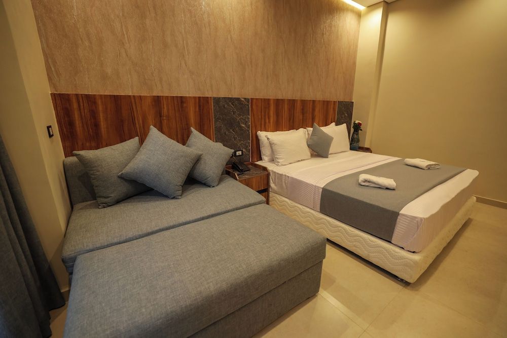 Deluxe Studio Suite, City View