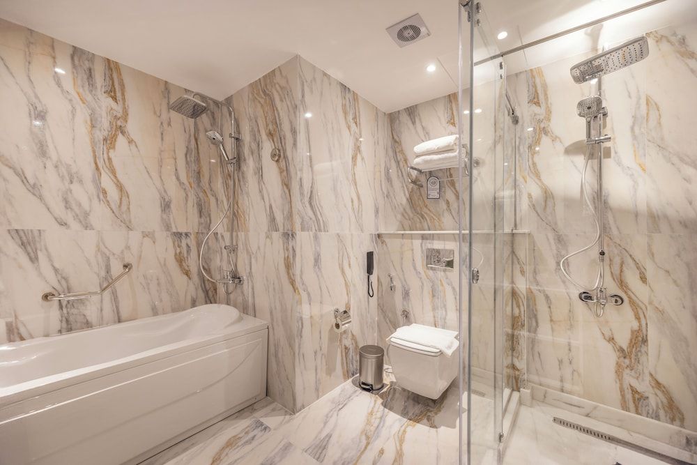 Helnan Antoniades Palace Family Room 6