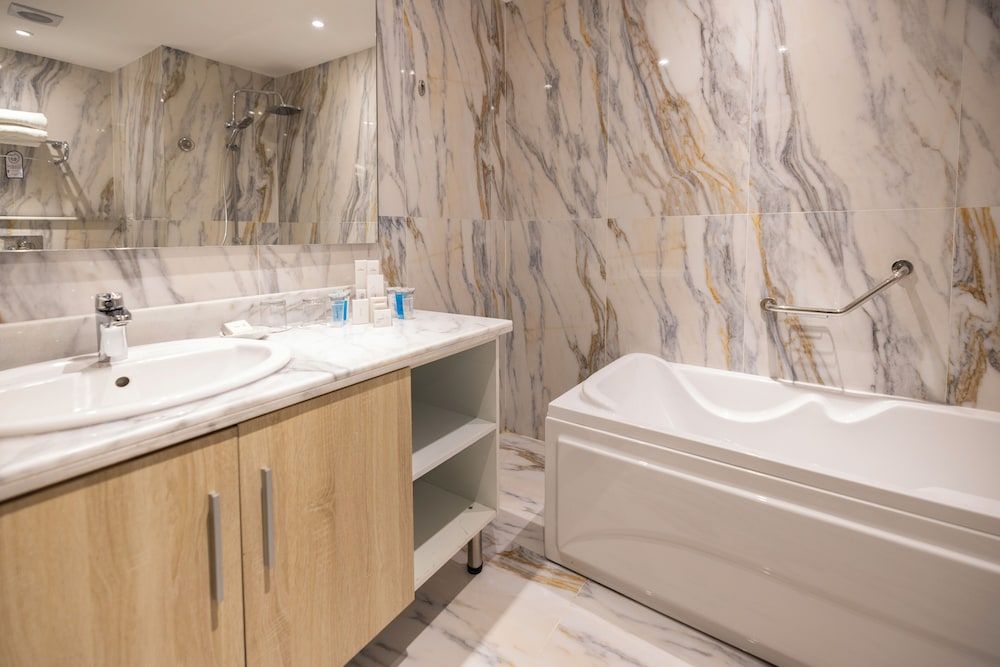 Helnan Antoniades Palace Family Room 5