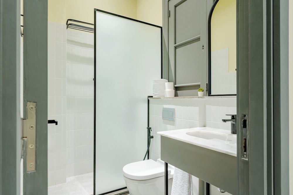 Brassbell Grey Studio Menasce House City Apartment, 2 Bedrooms, Balcony, City View 7