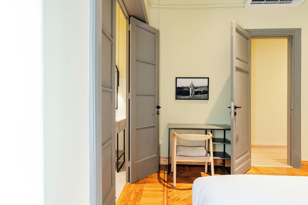 Brassbell Grey Studio Menasce House City Apartment, 2 Bedrooms, Balcony, City View 6