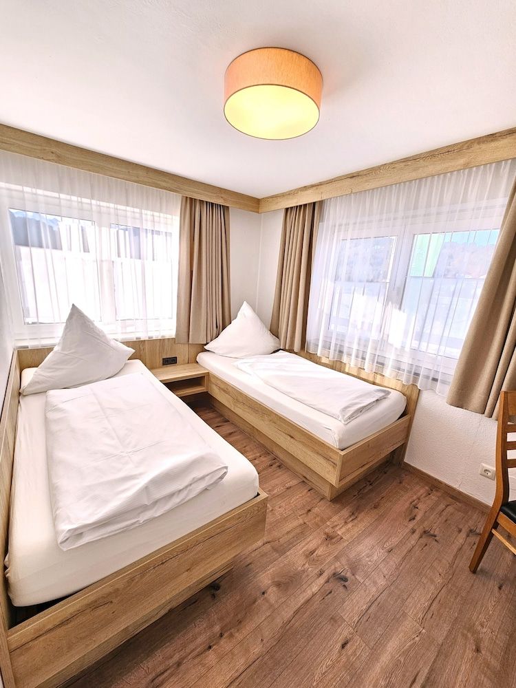 Hotel Cafe Fuggerhof Family Apartment, Balcony, Mountain View 3