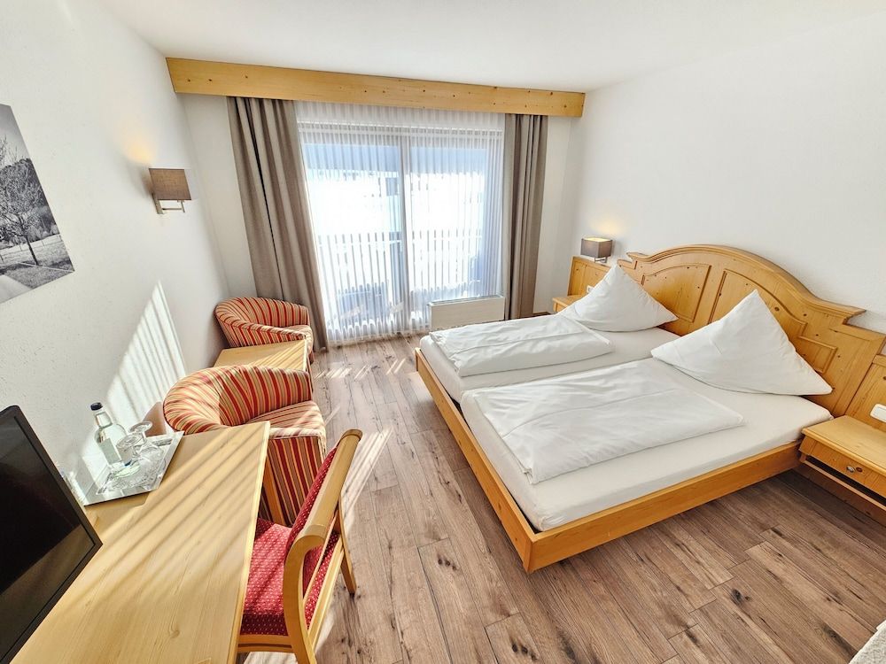 Hotel Cafe Fuggerhof Comfort Double Room, Balcony, Mountain View 3