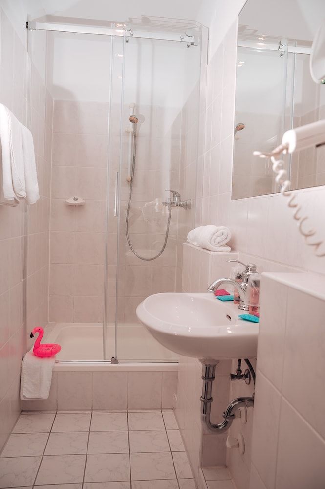 SmartHotel Flamingo self-check-in Single Room 5