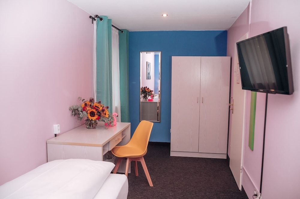 SmartHotel Flamingo self-check-in Single Room 3