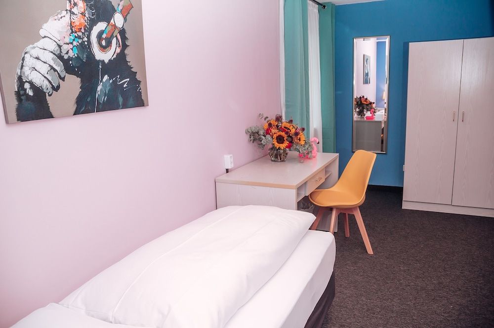 SmartHotel Flamingo self-check-in Single Room 2