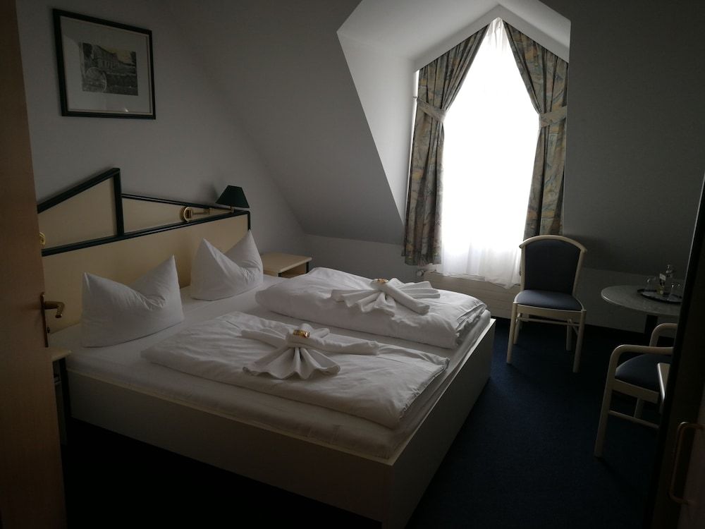 Hotel 3 Linden Economy Double Room, 1 Bedroom 2