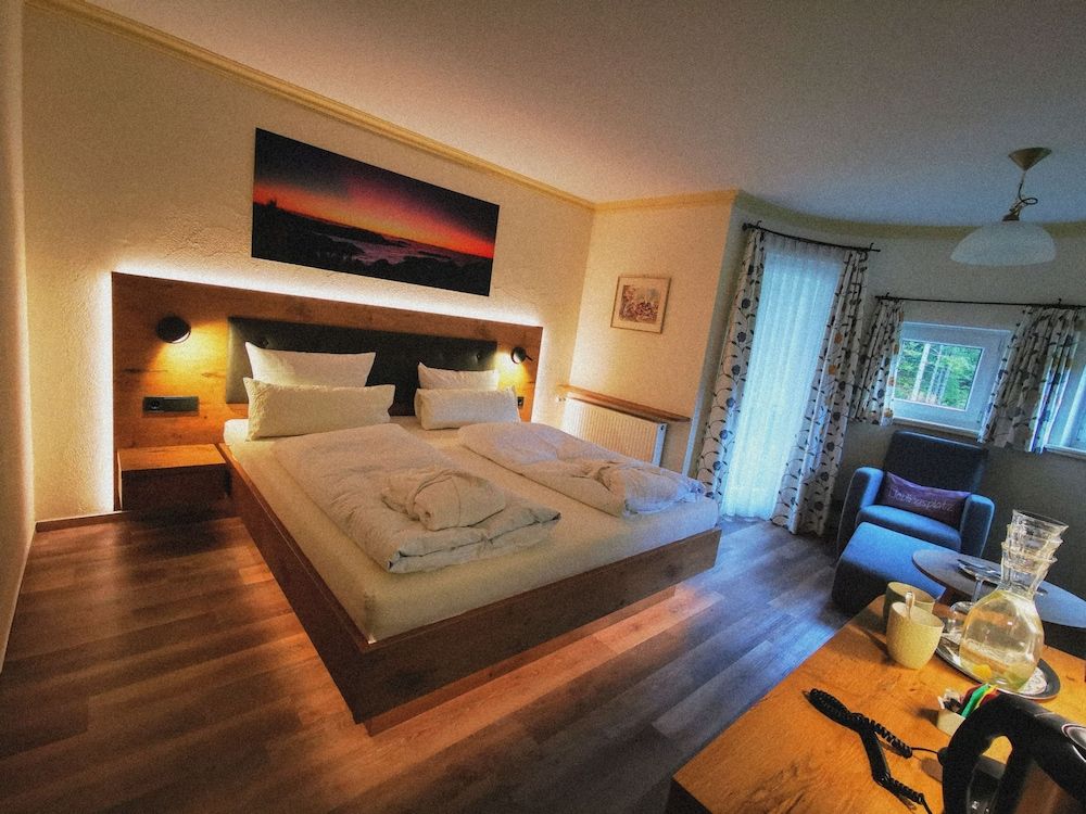 Standard Double Room, Balcony (Waldseite)