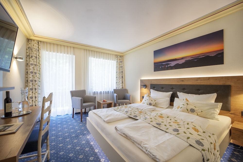 Hotel Langenwaldsee Standard Double Room, Balcony, Lake View (Seeseite)