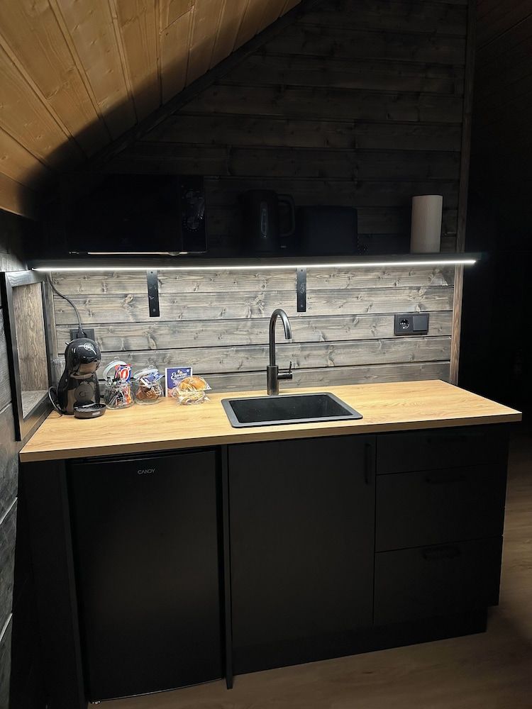 Shaman Village - Resort & Glass Igloos Superior Cabin 2