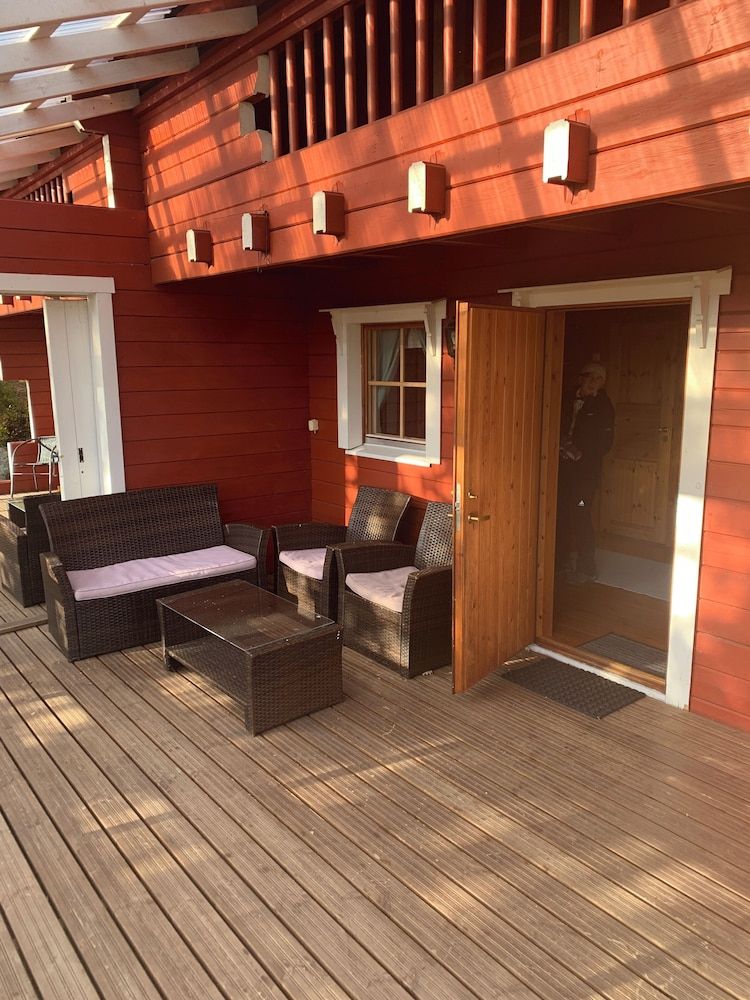 Lomahyppäys Basic Cottage, Garden View 2