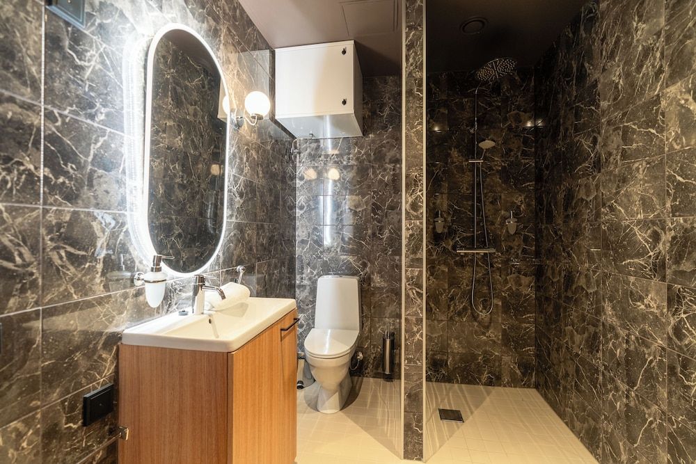 Postmaster Hotel Double Room, City View 4