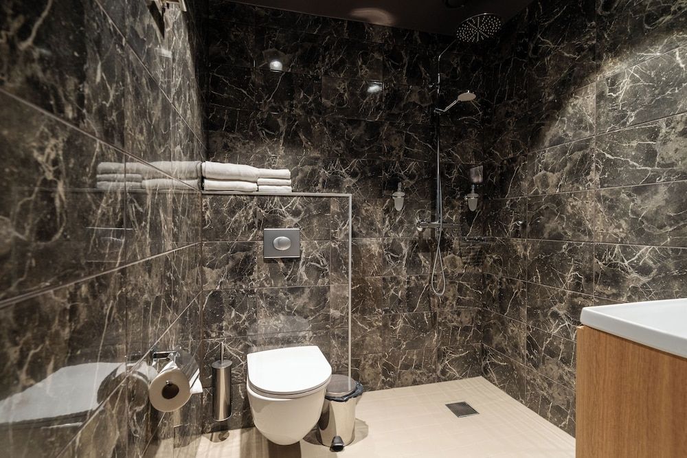 Postmaster Hotel Deluxe Double Room, City View 5