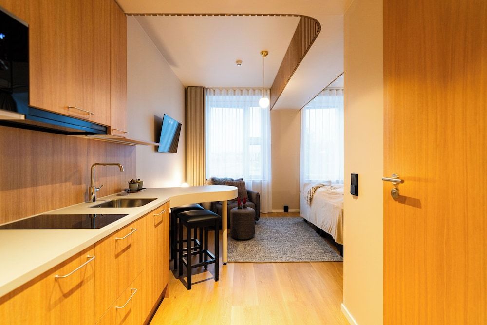 Postmaster Hotel Double Room, City View 3