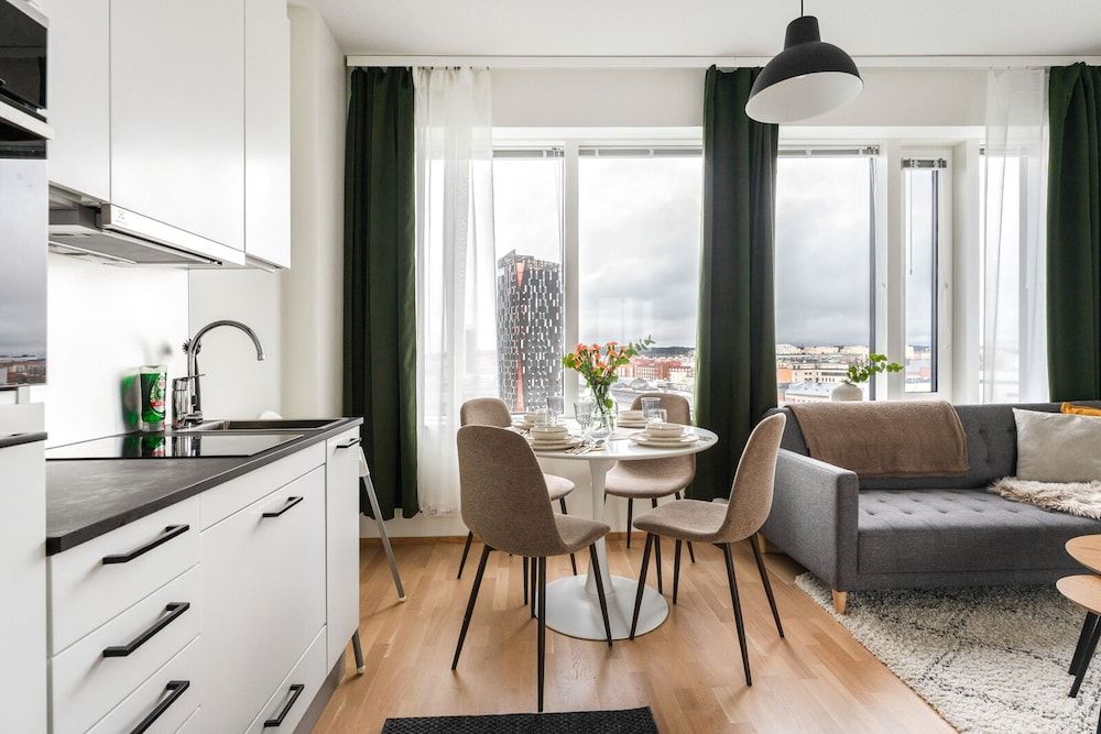 Deluxe Condo, 1 Queen Bed with Sofa bed, Kitchen, City View