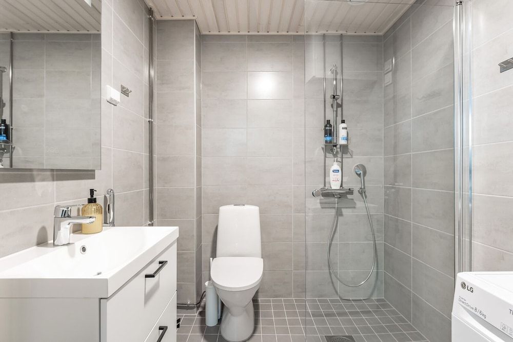 Topaasi - Nokia Arena by Come in Comfort Studio, Kitchen, City View 7