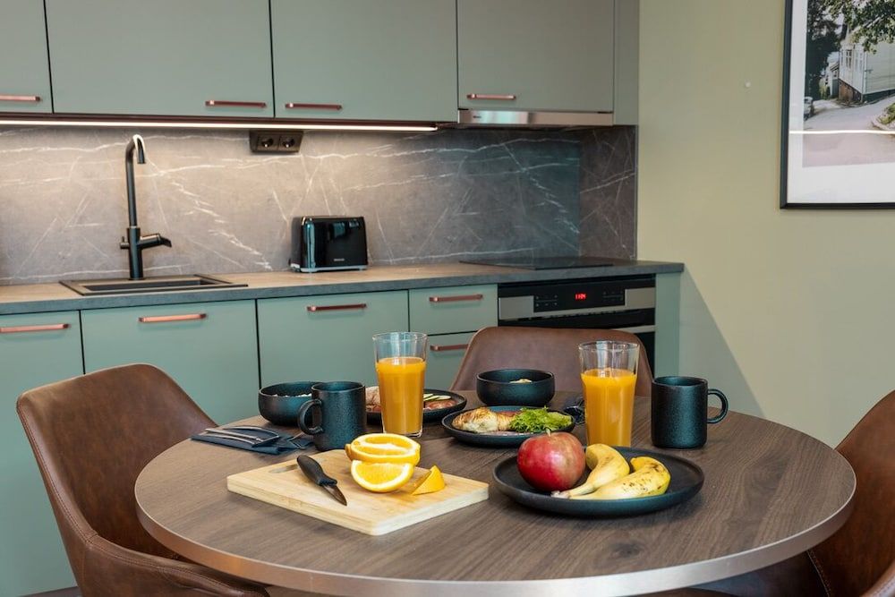 Hotel H28 Triple Room, Multiple Beds, Kitchen 7