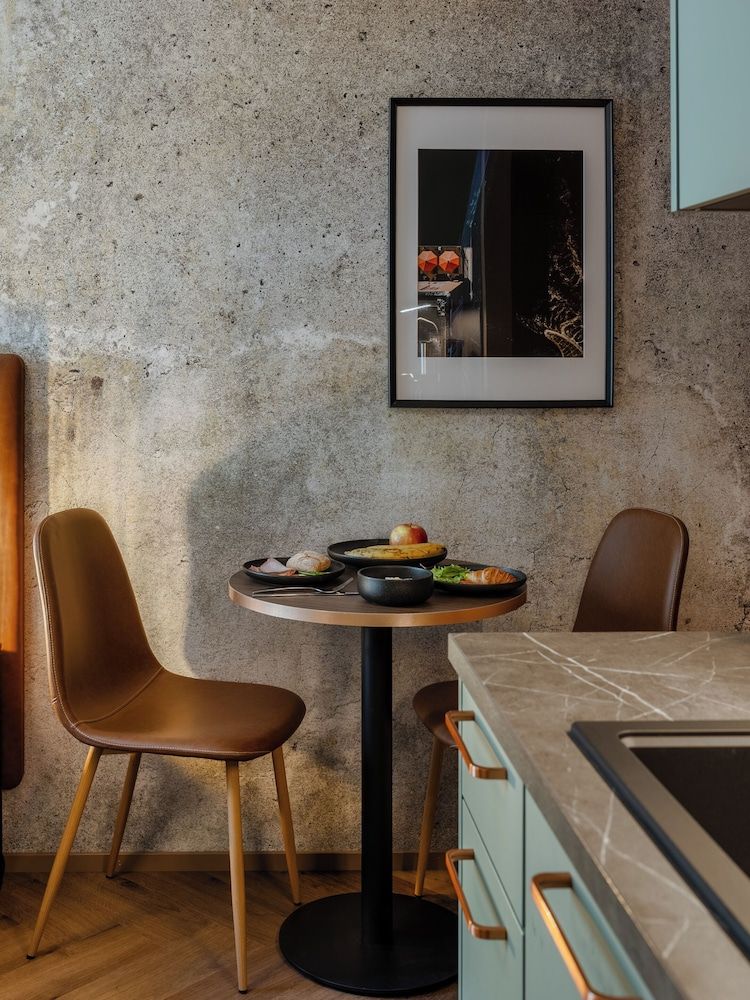 Hotel H28 Triple Room, Multiple Beds, Kitchen 4