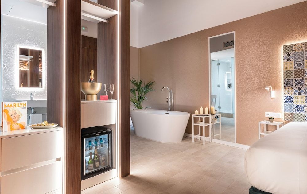 Junior Suite, City View