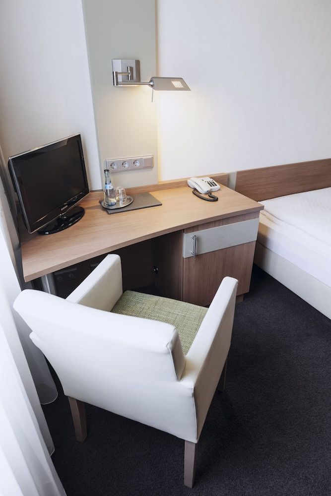 Hotel Rieth Business Single Room 8