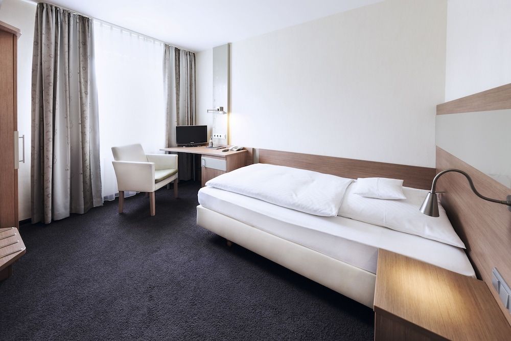 Hotel Rieth Business Single Room 2