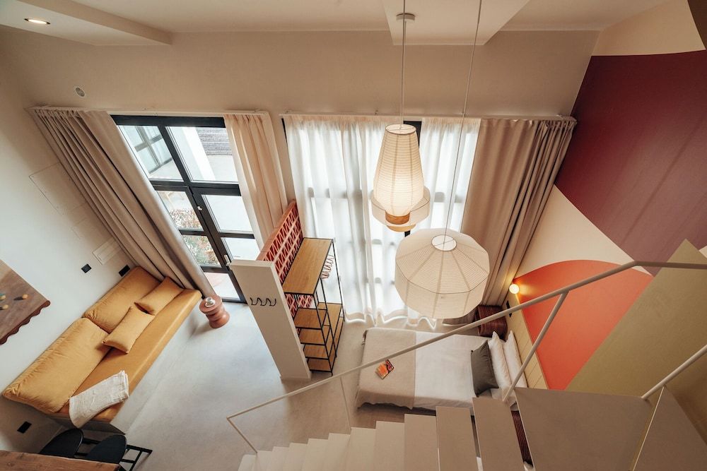 Duplex, Courtyard View (Loft 8)