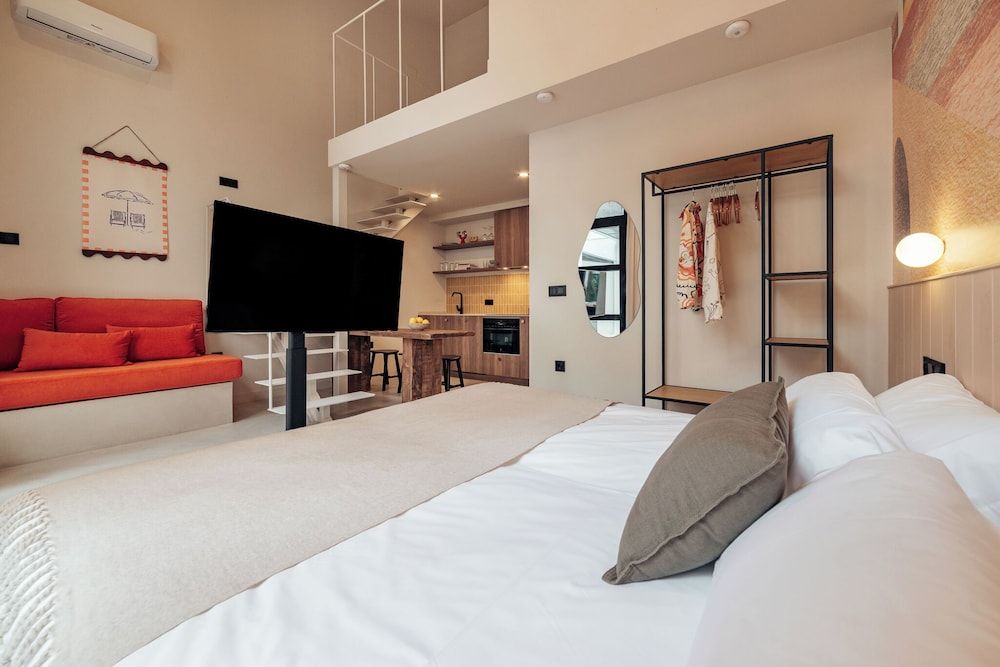 Superior Duplex, Courtyard View (Loft 11)