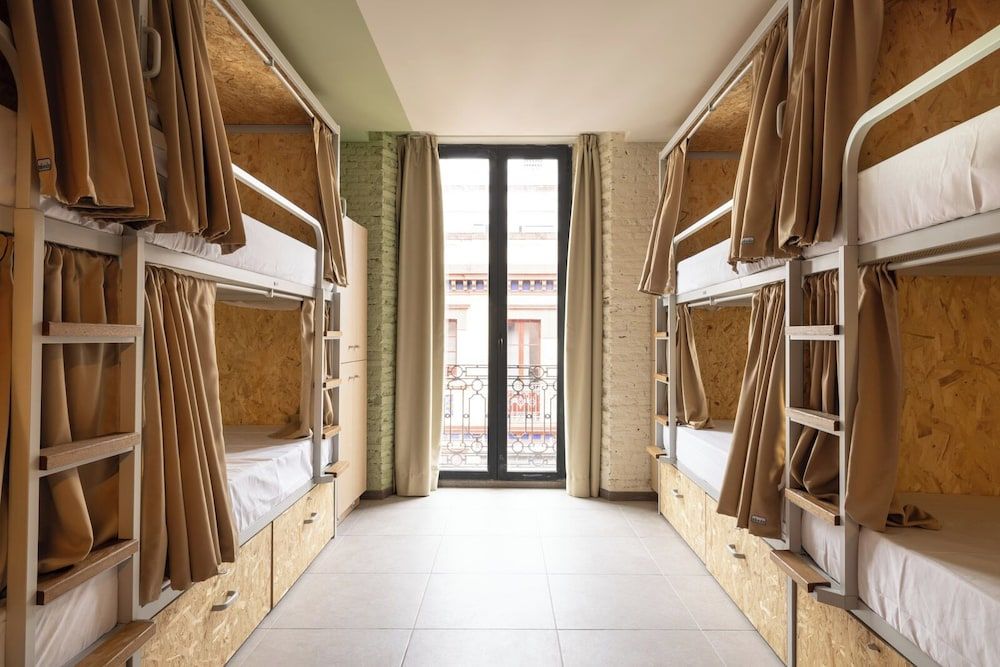 Bed in 8-bed mixed dormitory room