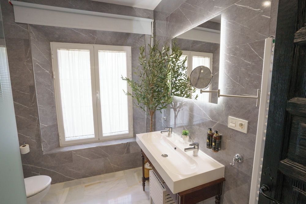 Hotel Boutique Palacio de la Duquesa Deluxe Double Room, Balcony, Garden View 2