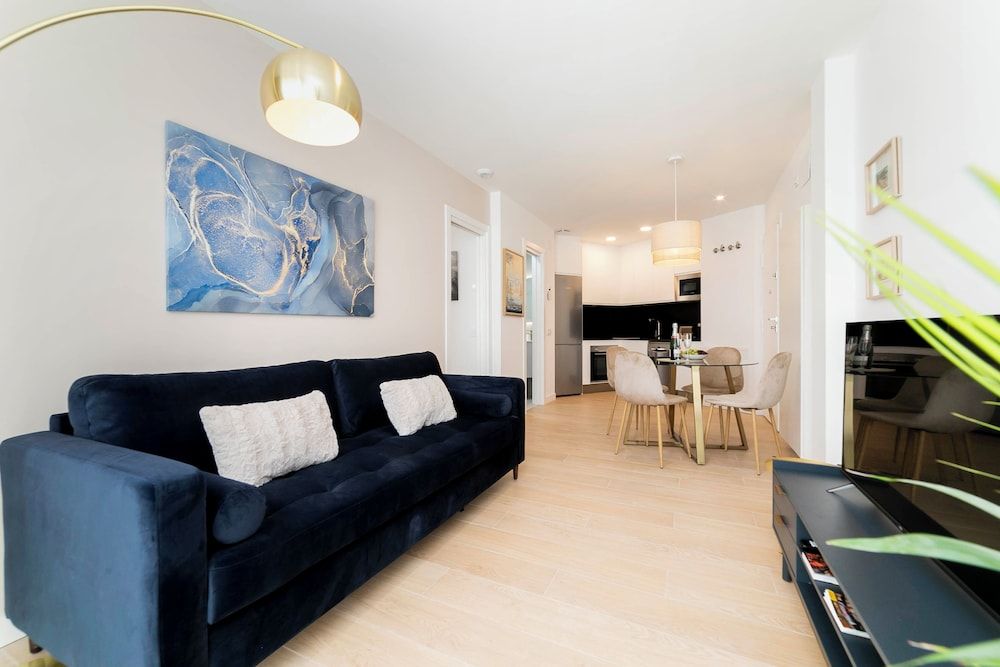 Aurora Stays by Charming Classic Apartment 4