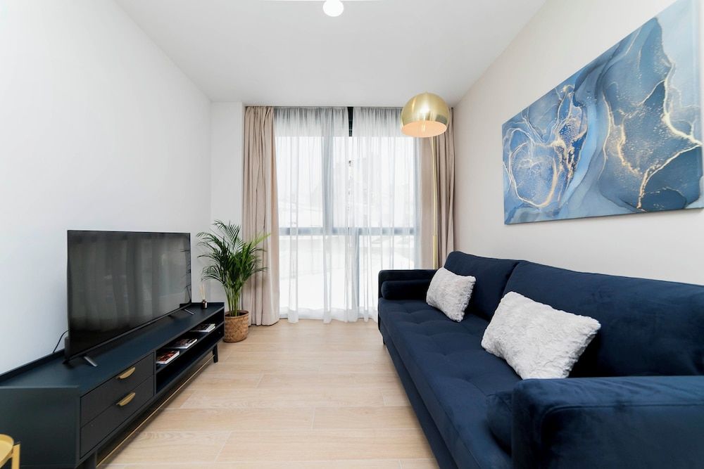 Aurora Stays by Charming Classic Apartment 6