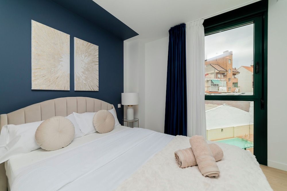 Aurora Stays by Charming Classic Apartment