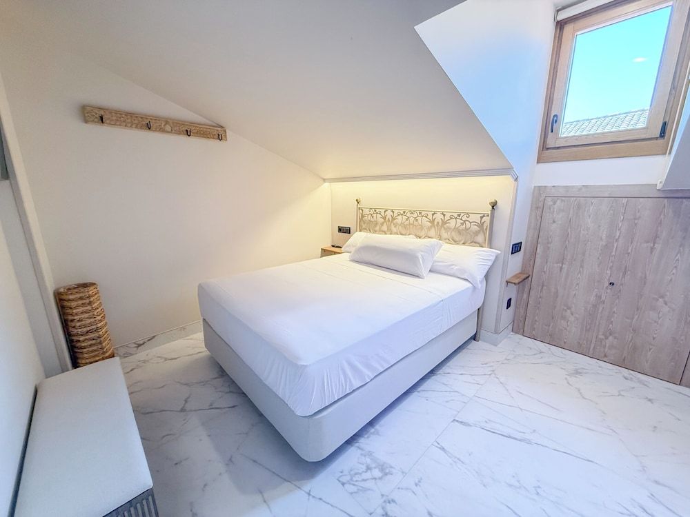 Akla Hotel El Burgo de Osma Comfort Double Room, City View 5