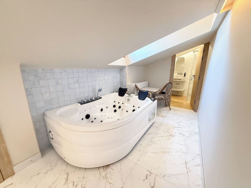 Akla Hotel El Burgo de Osma Comfort Double Room, City View 4