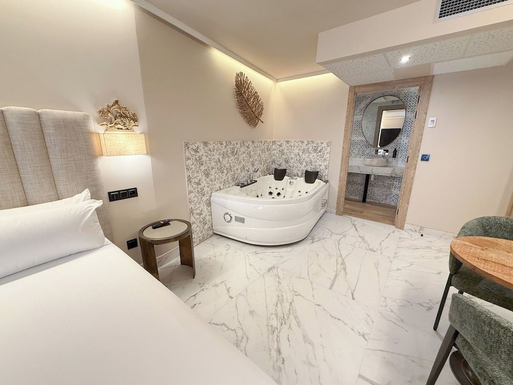 Akla Hotel El Burgo de Osma Comfort Double Room, City View 3