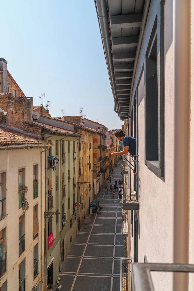 Limehome Pamplona Hilarión Eslava One-Bedroom Apartment with Balcony 8