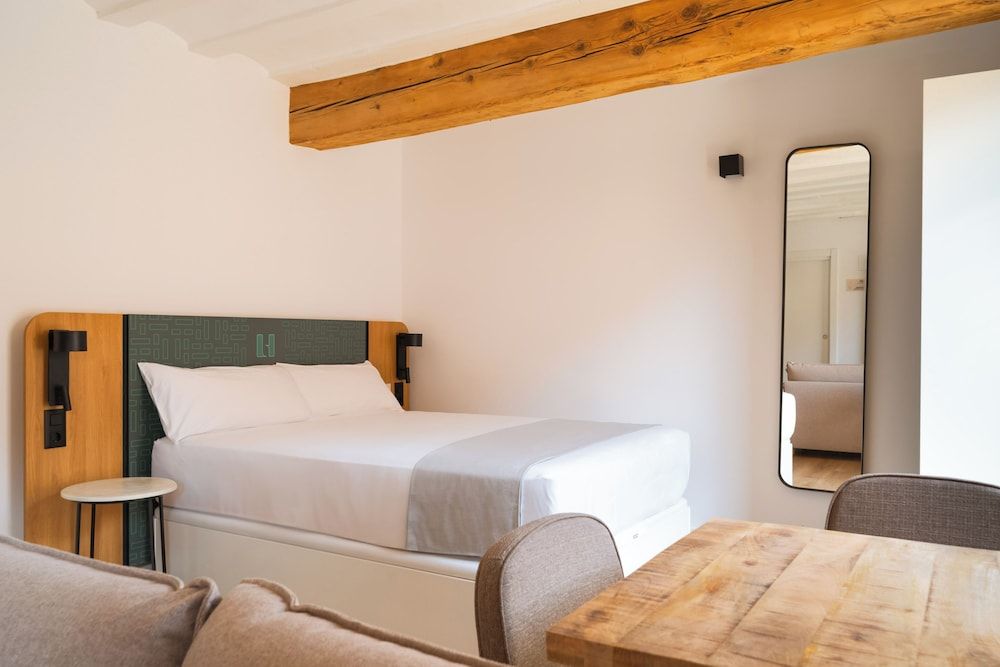 Limehome Pamplona Hilarión Eslava Studio Wheelchair Accessible 2