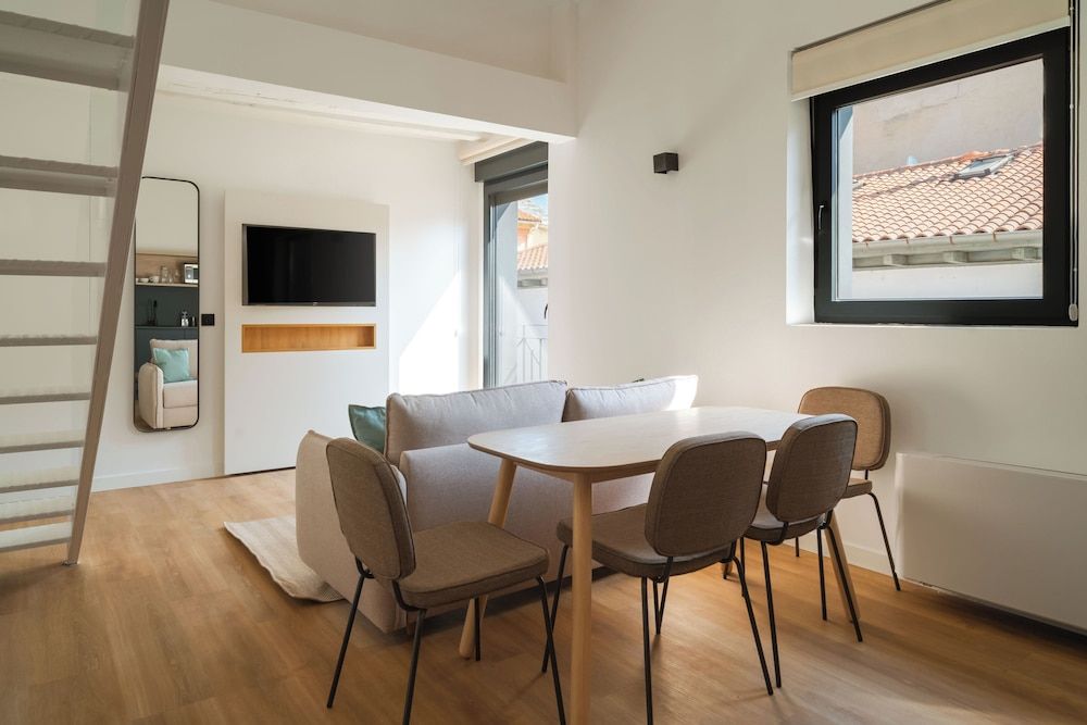 Limehome Pamplona Hilarión Eslava One-Bedroom Apartment with Balcony 6