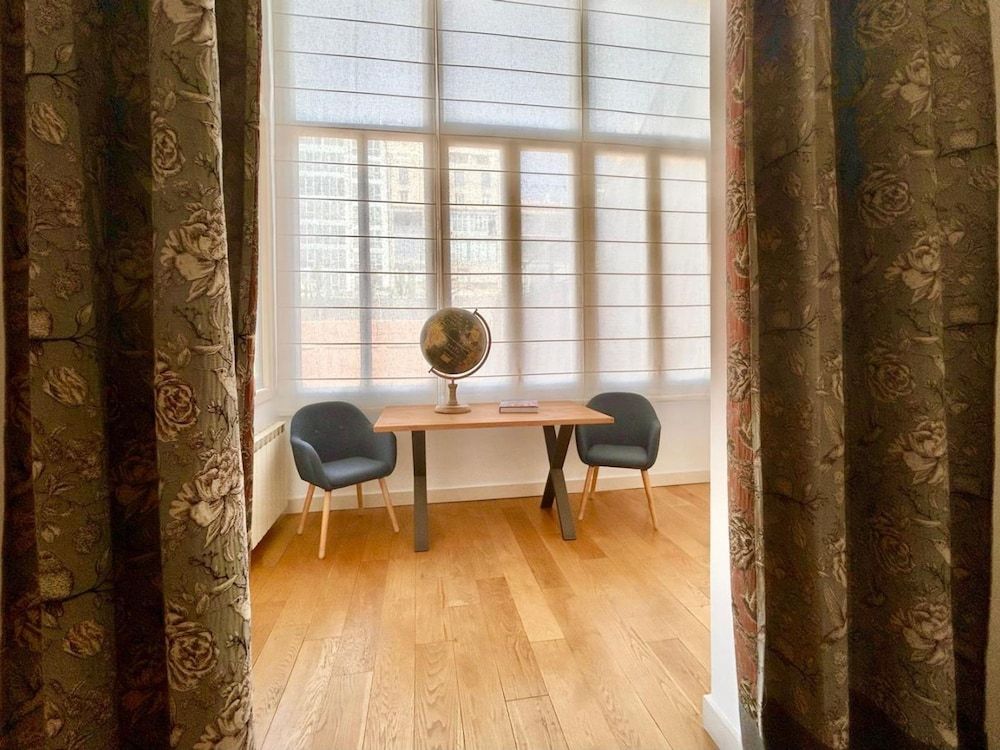 Designer s Three Bedroom Apartment With Terrace Apartment 16