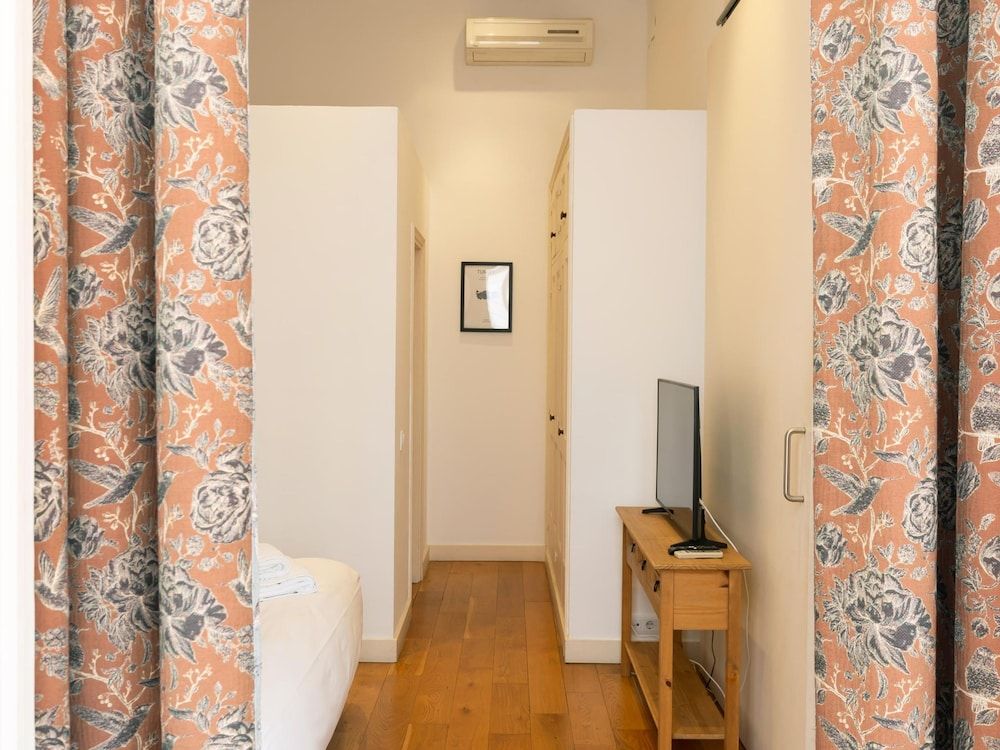 Designer s Three Bedroom Apartment With Terrace Apartment 17