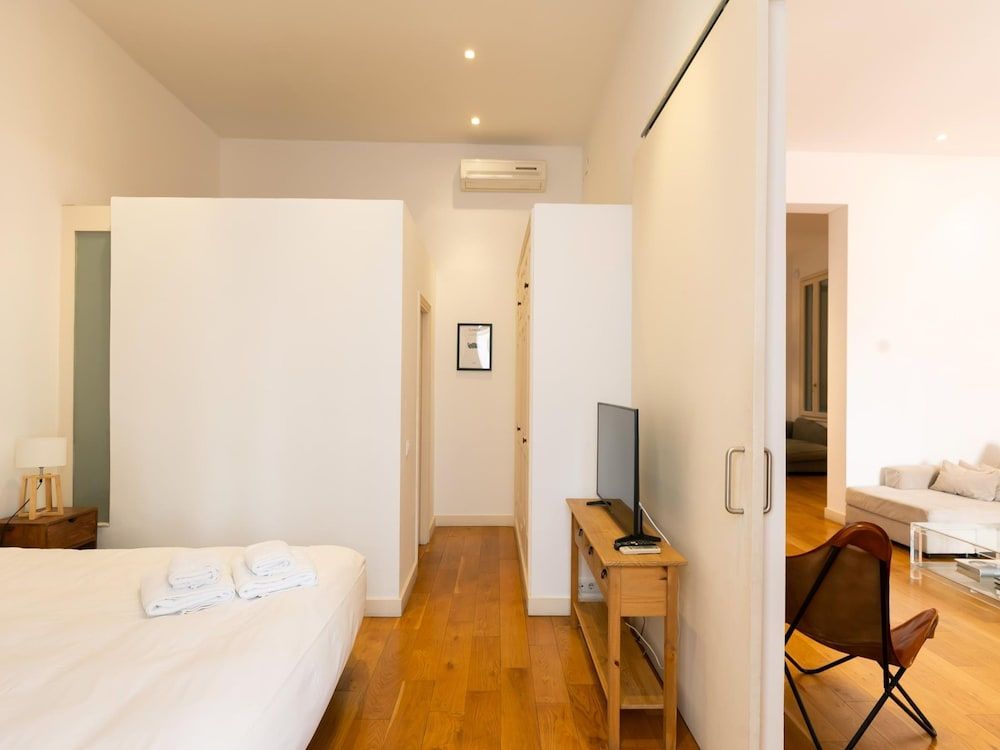 Designer s Three Bedroom Apartment With Terrace Apartment 14