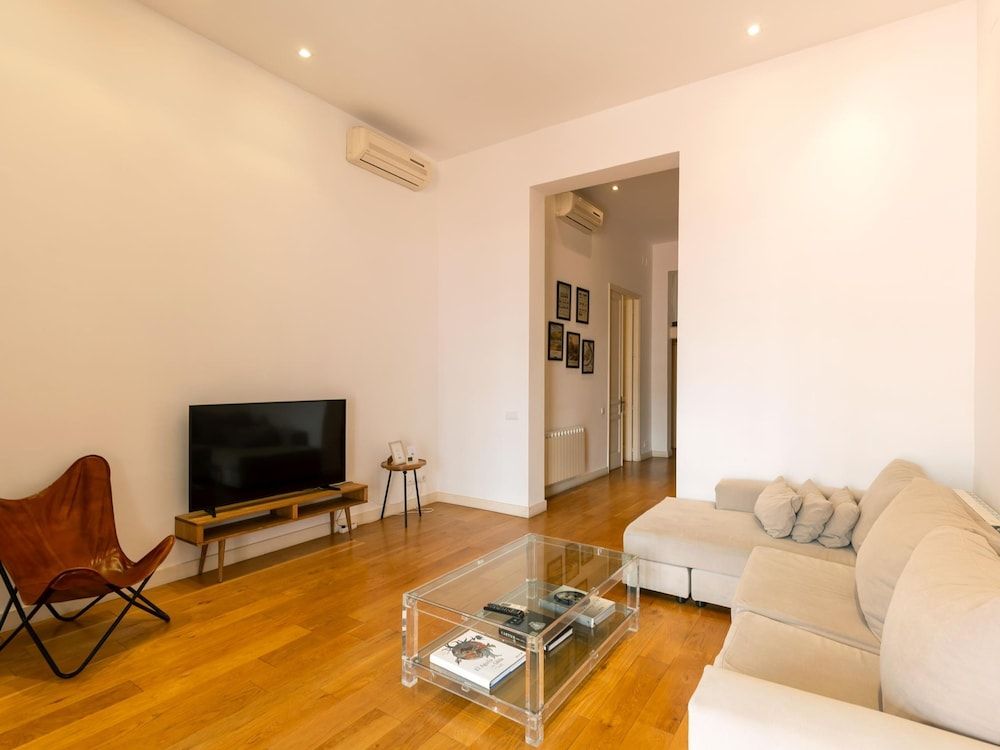 Designer s Three Bedroom Apartment With Terrace Apartment 4